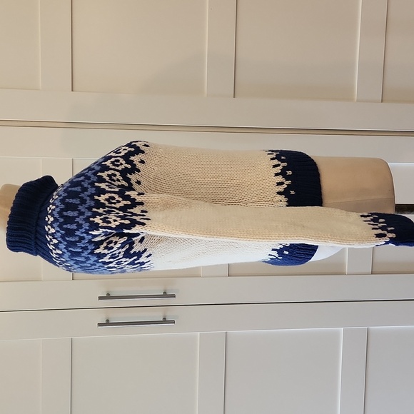 American Eagle Outfitters Navy and Cream Patterned Turtleneck Sweater - Picture 2 of 5